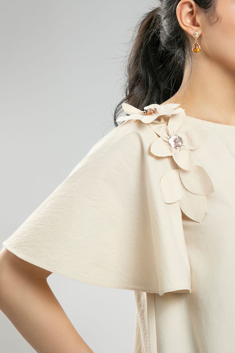 فستان نسائي صيفي طويل بأكمام قصيرة - أكمام واسعة بتصميم مرفوع، زخارف على شكل زهور في كم واحد