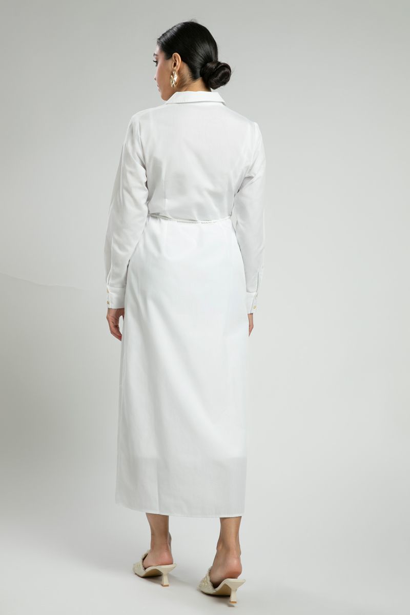 فستان بقصة قميص وتفصيل متقاطع