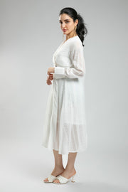 فستان ميدي نسائي بأكمام طويلة وقصة لفّ - قماش ناعم، لون موحد مع تطريز كامل