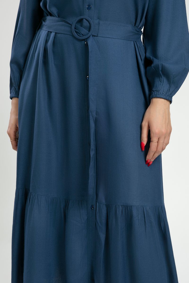 فستان بقصة قميص وحزام وحاشية بكشكش