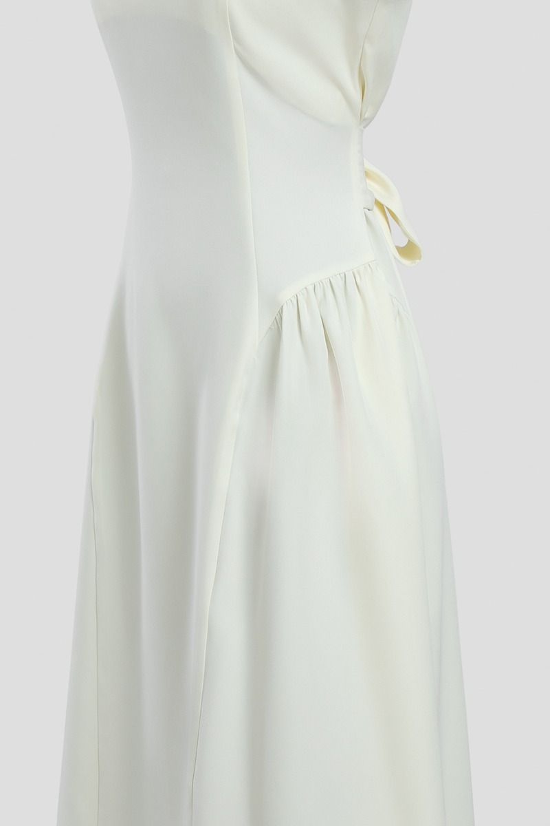 فستان بلا أكمام بياقة مربعة