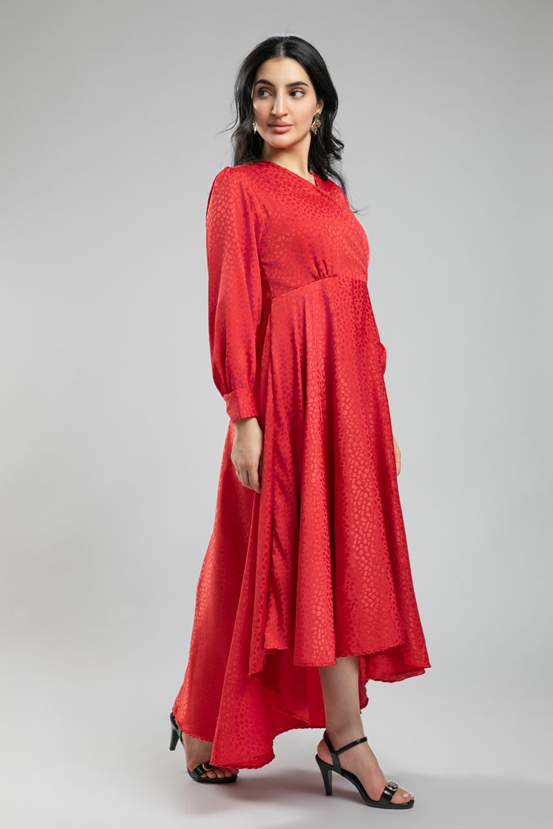 فستان نسائي ساتان طويل بأكمام طويلة - قصة غير متساوية ونقشة ناعمة