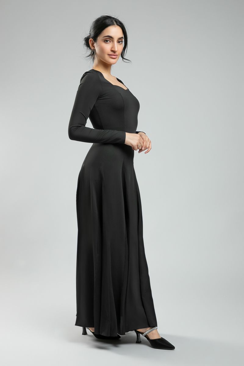 فستان ماكسي نسائي بأكمام طويلة وأنثوي - قصة ضيقة في الأعلى وفضفاضة في الأسفل