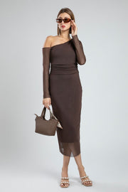 فستان ميدي ضيق بأكمام طويلة وكتف مفتوح