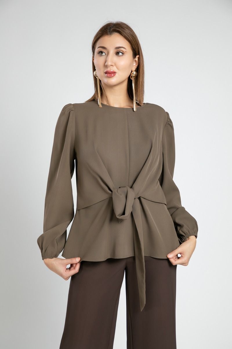 بلوزة بأكمام طويلة مع ربطة أمامية