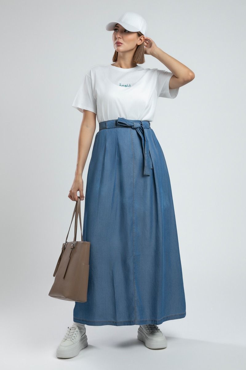 تيشيرت نسائي مميز بتطريز عربي على الصدر