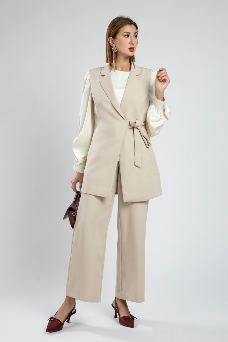 Elegant Sleeveless Waistcoat with Tie Waist