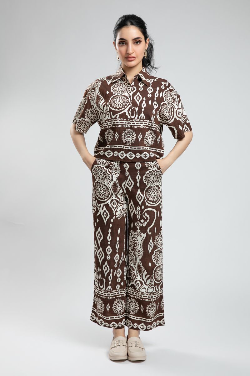 قميص نسائي قصير بطبعة متباينة