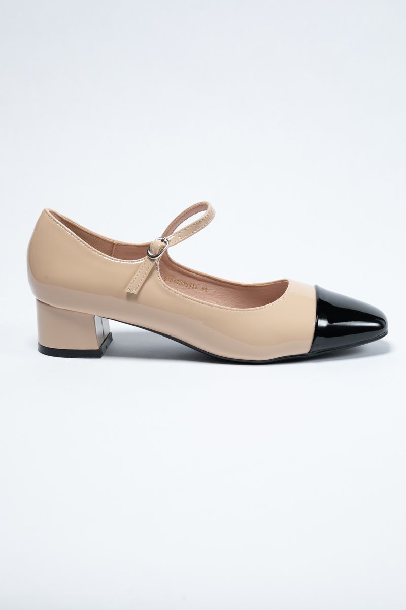 Women's Heeled Shoes - Classic Contrast Elegance