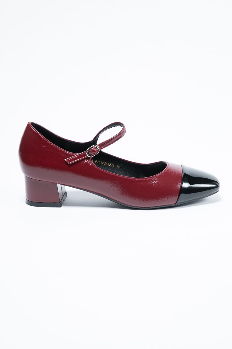 Women's Heeled Shoes - Classic Contrast Elegance