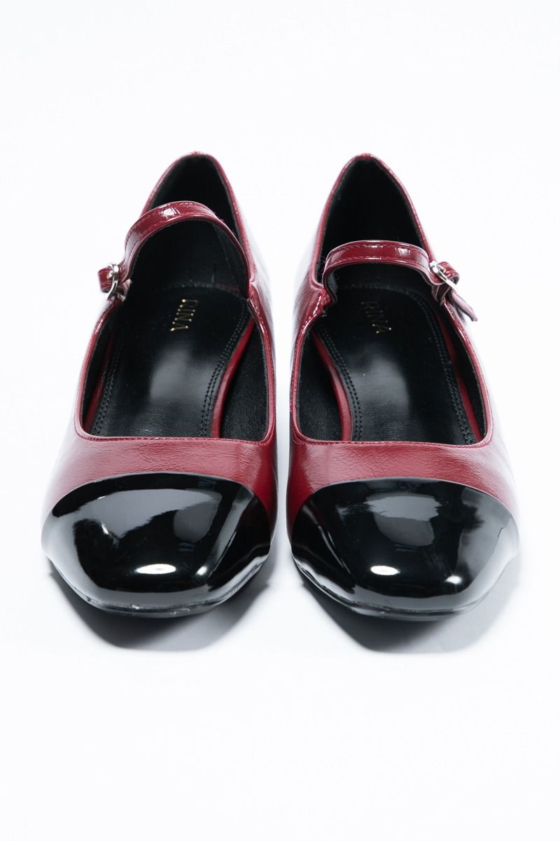 Women's Heeled Shoes - Classic Contrast Elegance