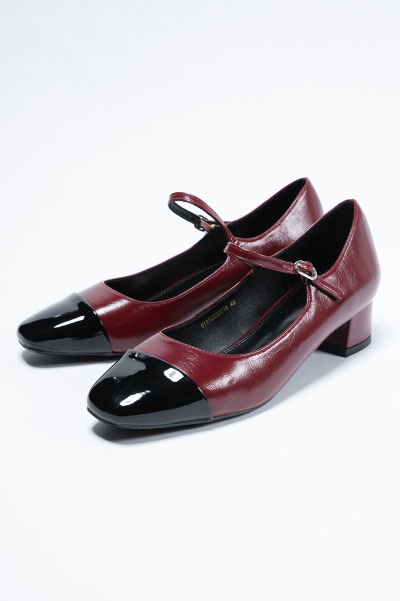 Women's Heeled Shoes - Classic Contrast Elegance