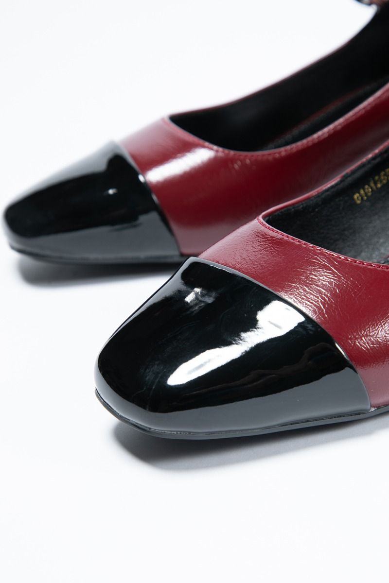 Women's Heeled Shoes - Classic Contrast Elegance