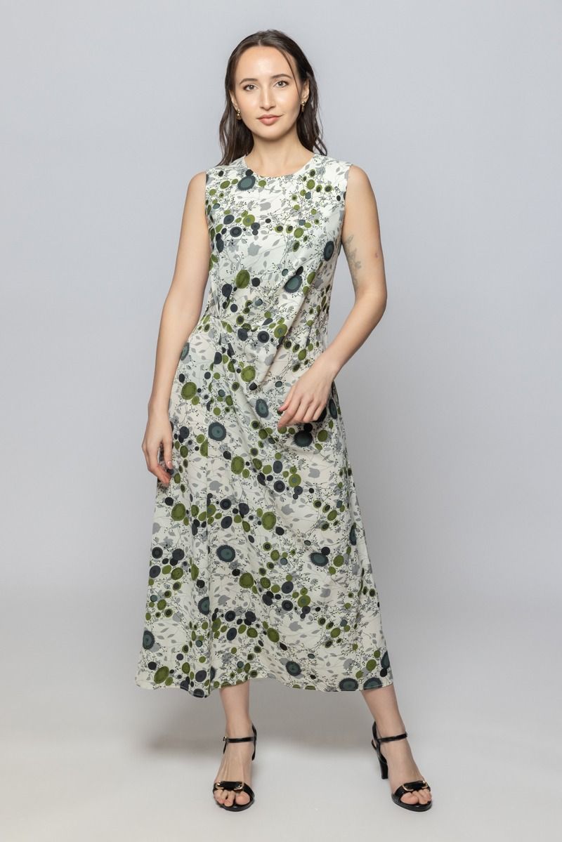 فستان طويل نسائي بدون أكمام بنمط مطبوع بالكامل