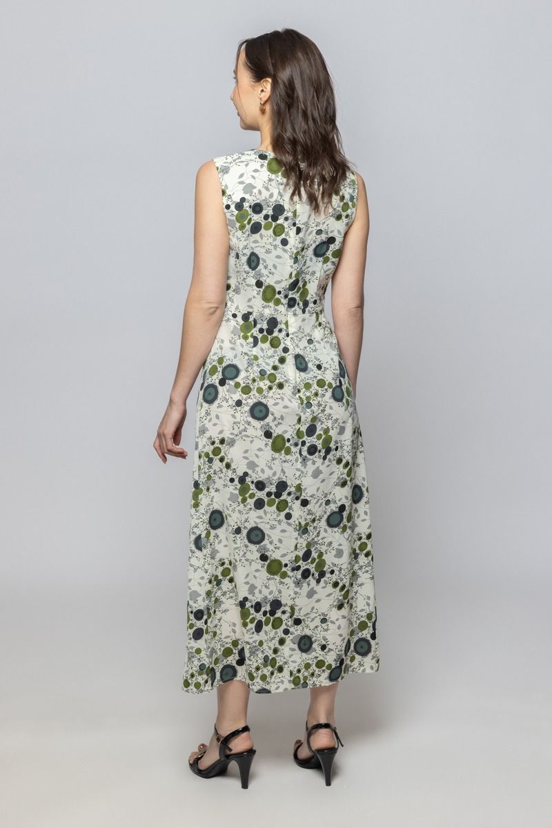 فستان طويل نسائي بدون أكمام بنمط مطبوع بالكامل