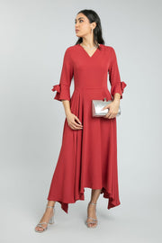 فستان نسائي طويل غير متماثل الطول