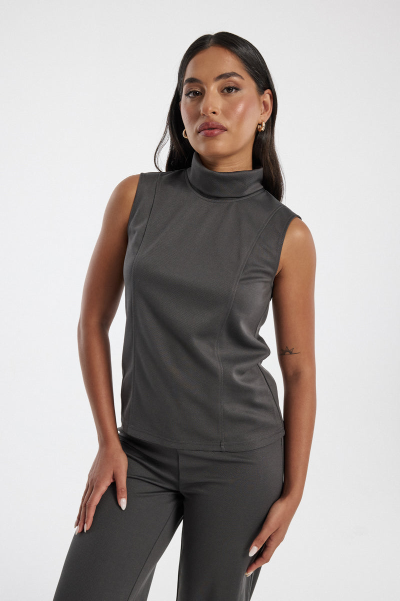 بلوزة نسائية بدون أكمام بياقة عالية