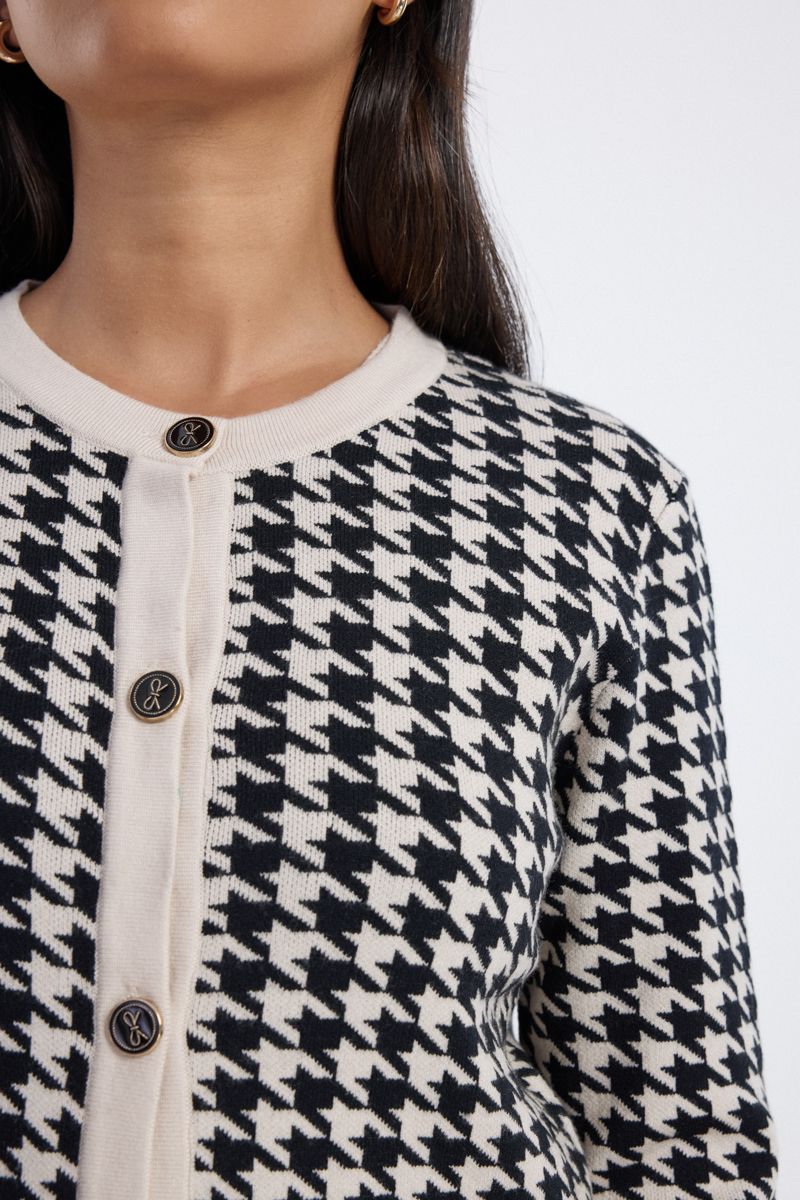 knitted cardigan with houndstooth pattern