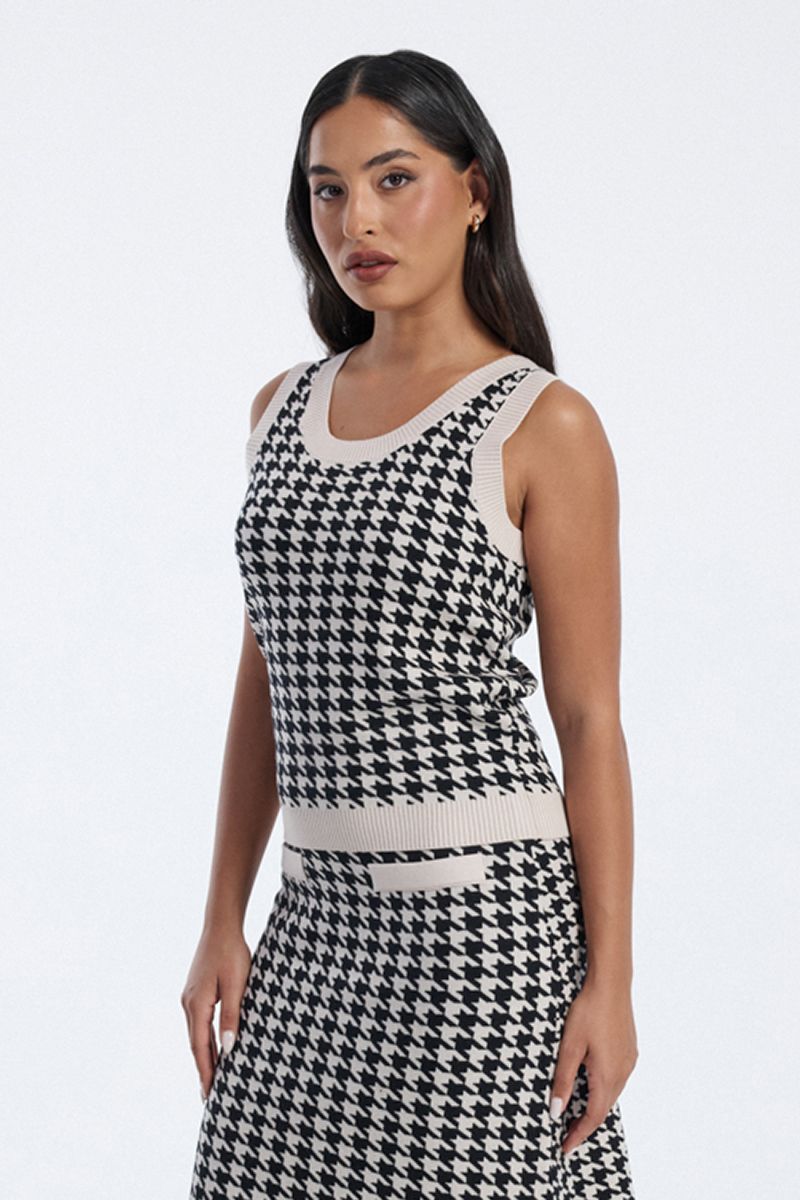 knitted sleeveless vest