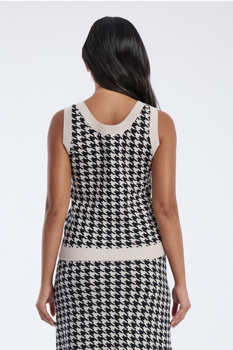 knitted sleeveless vest