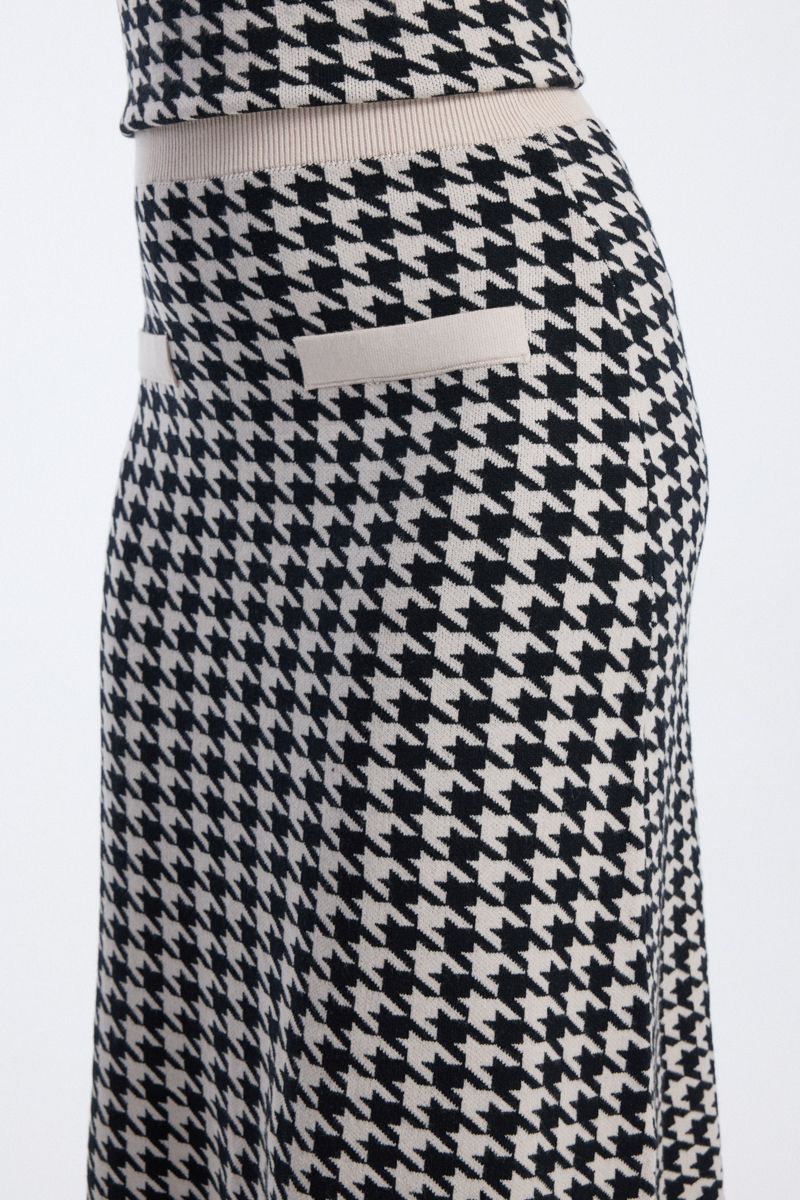 patterned knitted midi skirt