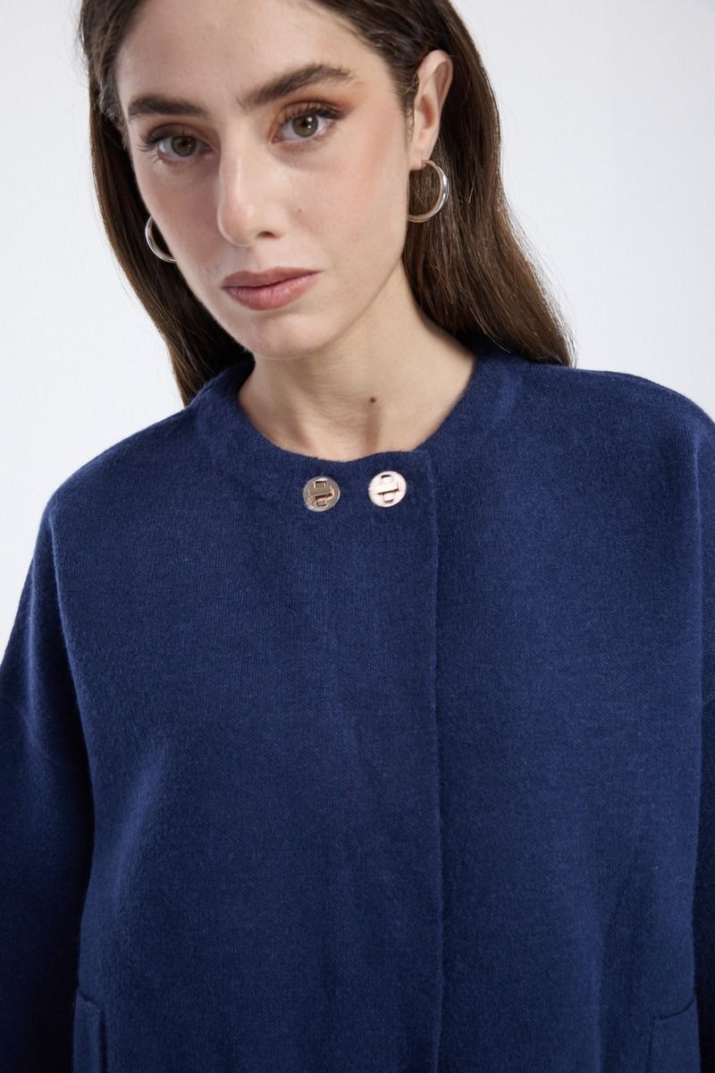 جاكيت كاب بتفاصيل أزرار أمامية