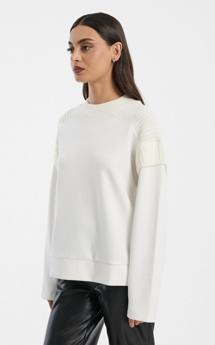 سويت شيرت نسائي بتفاصيل محبوكة