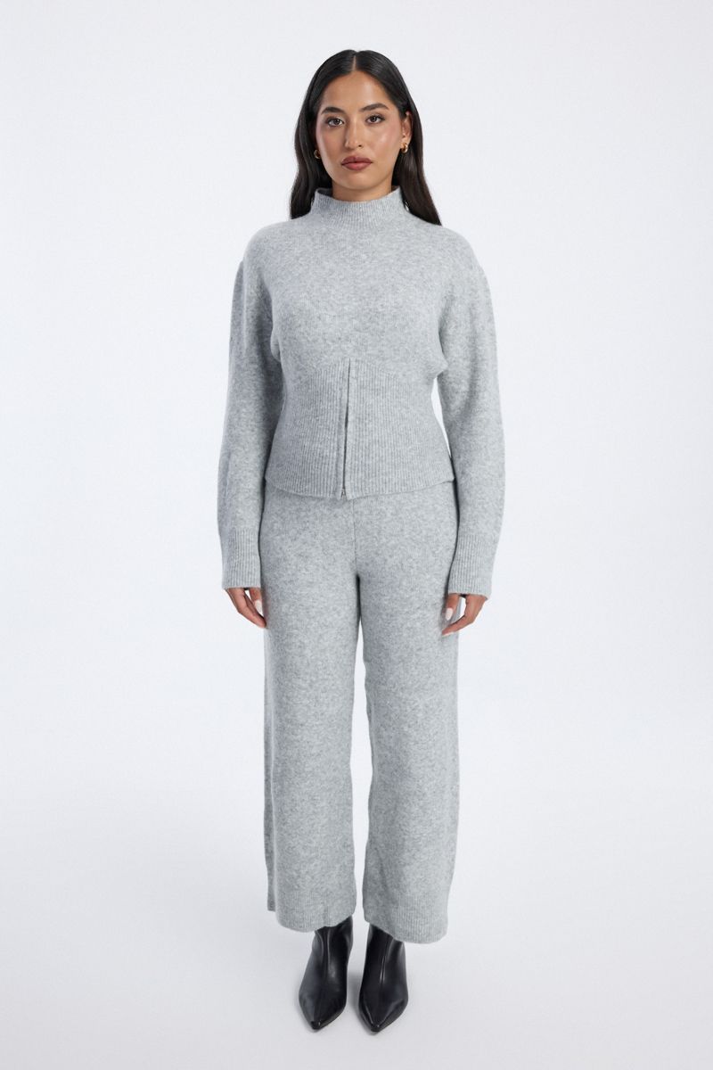 بنطلون محبوك واسع الأرجل