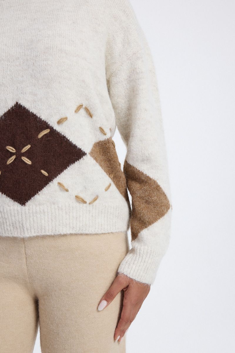 knitted sweater with diamond pattern