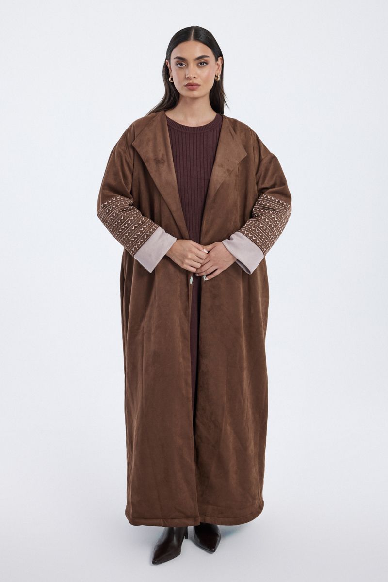 farwa with embroidered sleeve details