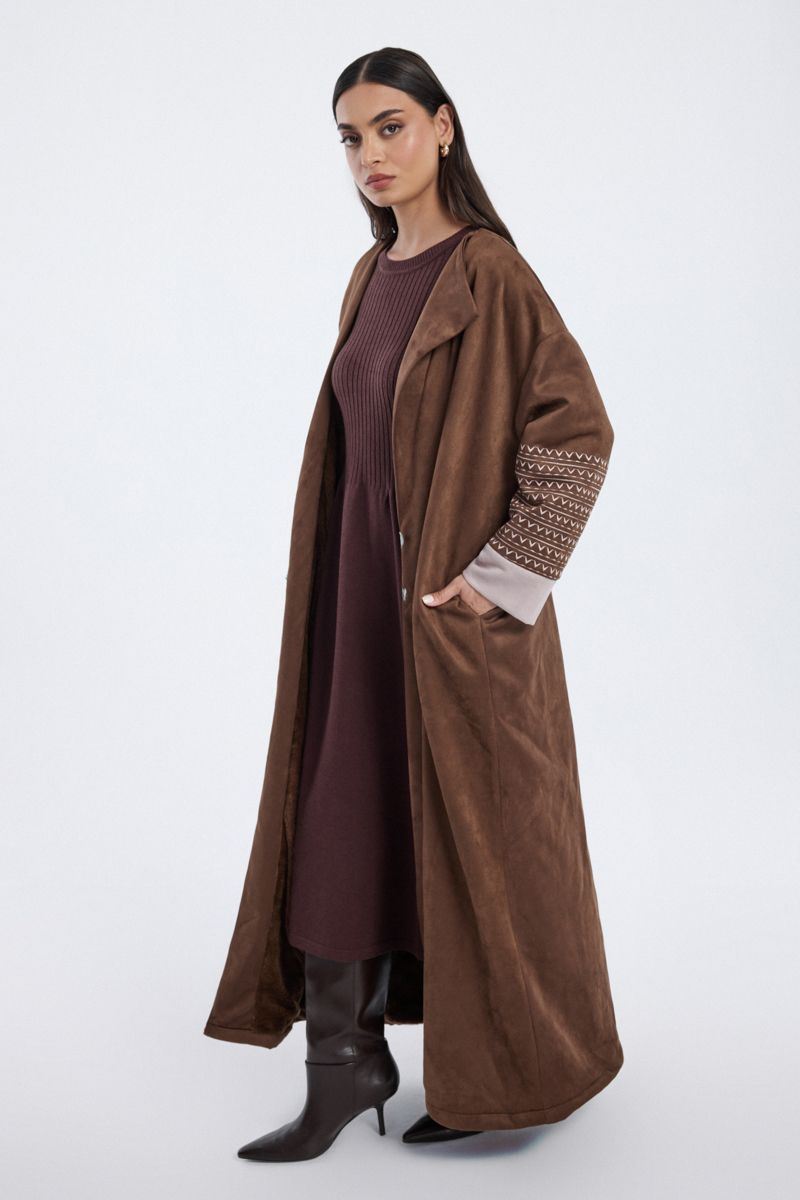 farwa with embroidered sleeve details