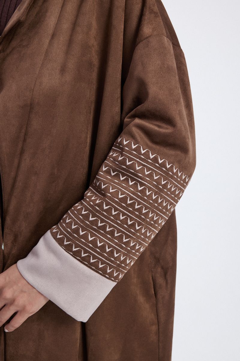 farwa with embroidered sleeve details