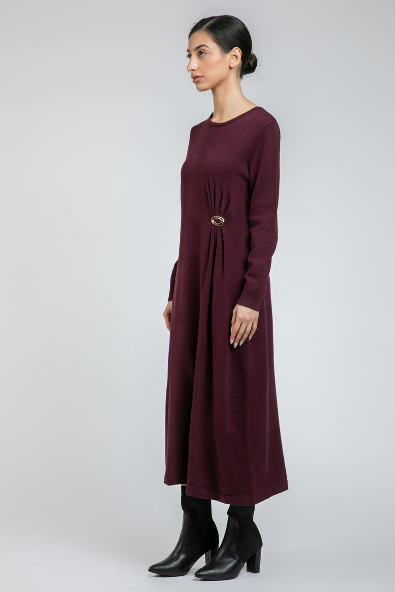 فستان محبوك بتفصيل حلقة جانبية