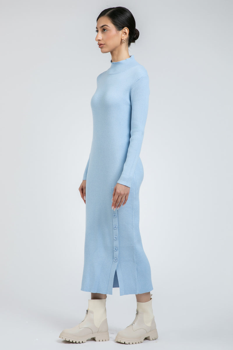 فستان محبوك مضلّع بفتحة جانبية