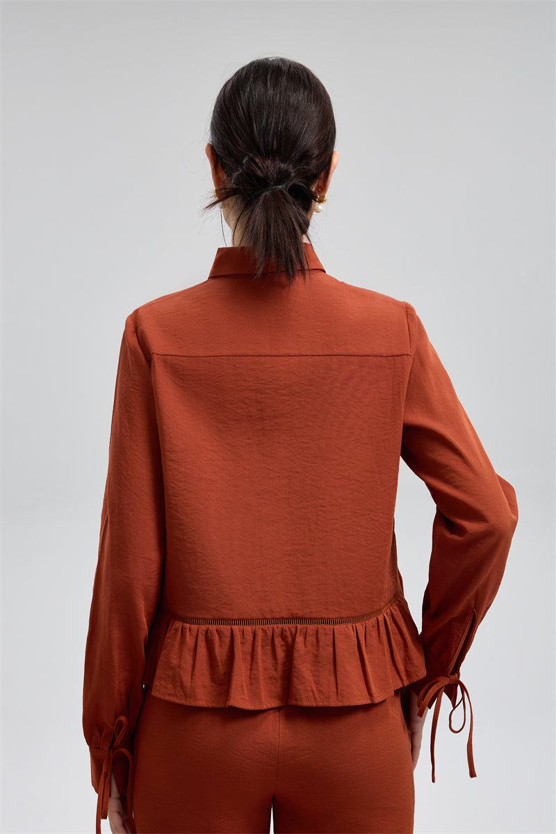 قميص بتفاصيل تطريز مفتوح وكشكش