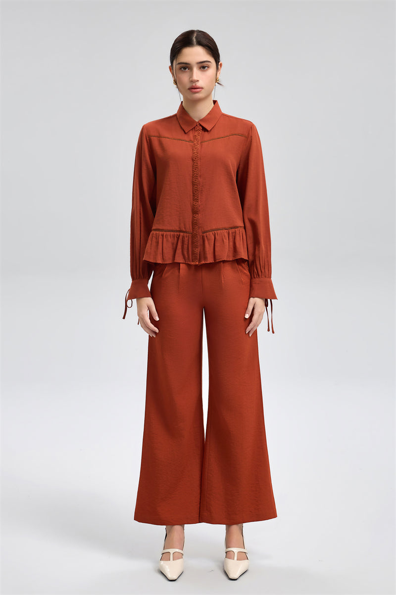 بنطلون واسع بتفصيل مُطرّز