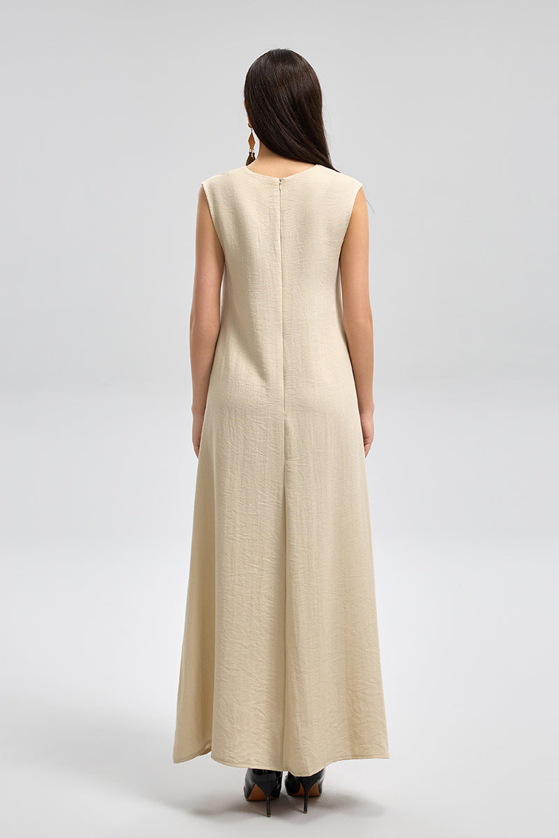 فستان طويل بلا أكمام بقصة انسيابية