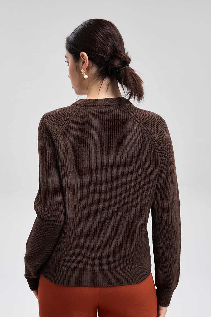 كنزة محبوكة مطرّزة بنقشة ورود