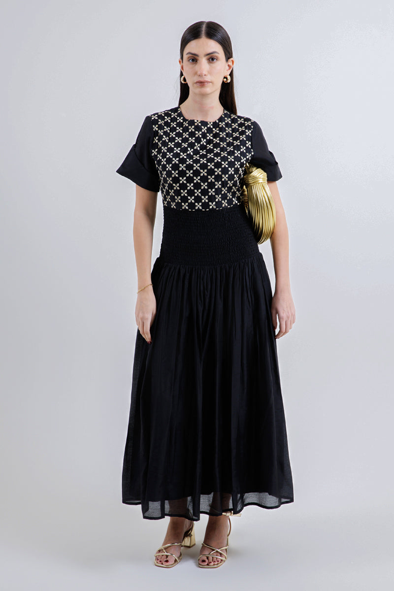 فستان ماكسي بتطريز علوي وخصر مطاطي