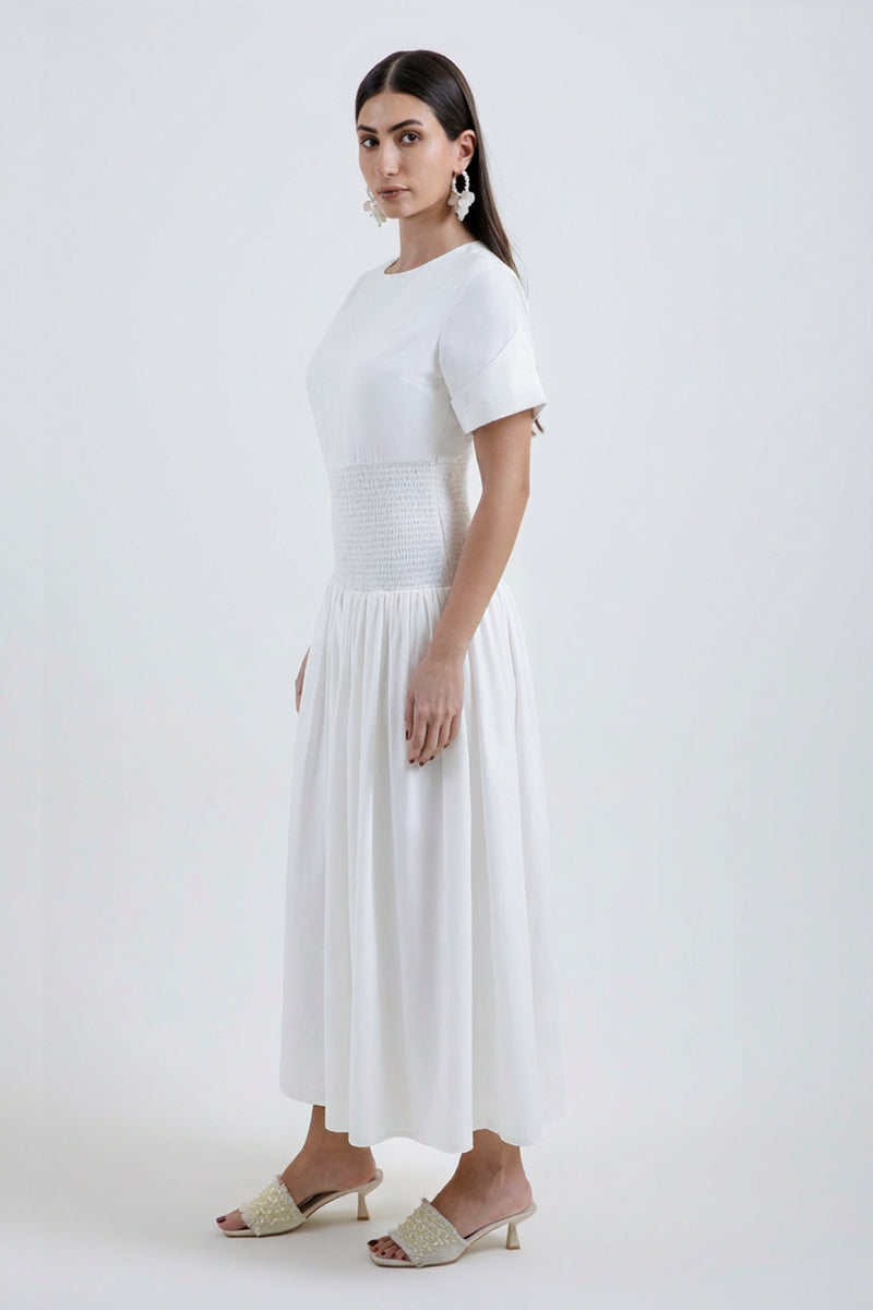 فستان ماكسي بخصر مطاطي وأكمام قصيرة