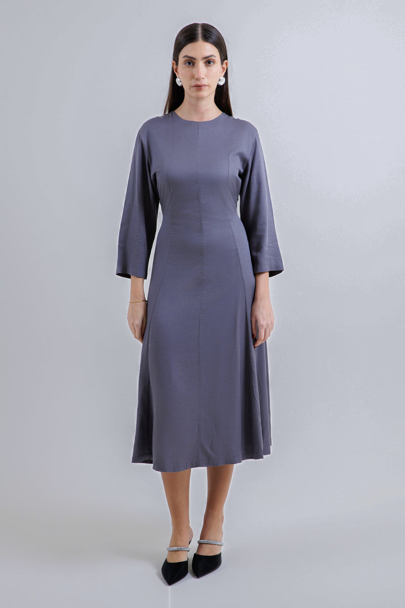 فستان ميدي بأكمام ثلاثة أرباع