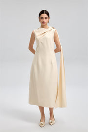 فستان طويل بطبقة منسدلة على الكتف