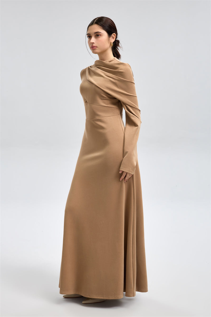 فستان ماكسي بياقة عالية مع طبقة ع الكتف