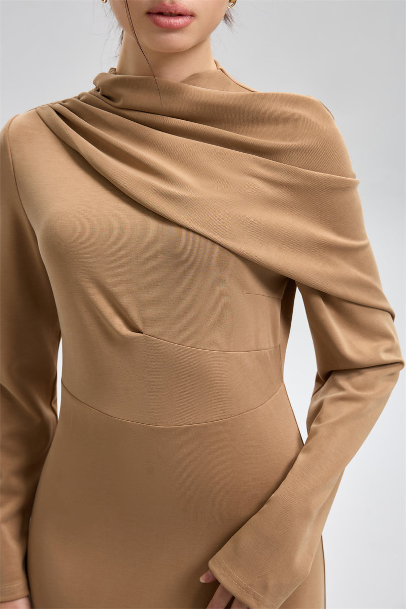 فستان ماكسي بياقة عالية مع طبقة ع الكتف