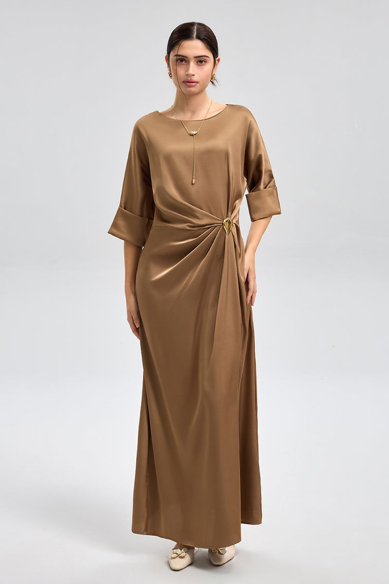 فستان ساتان طويل بتفصيلة خصر