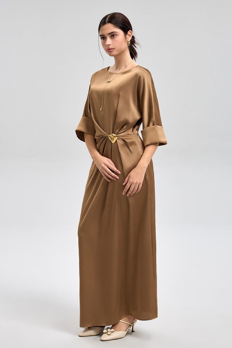 فستان ساتان طويل بتفصيلة خصر