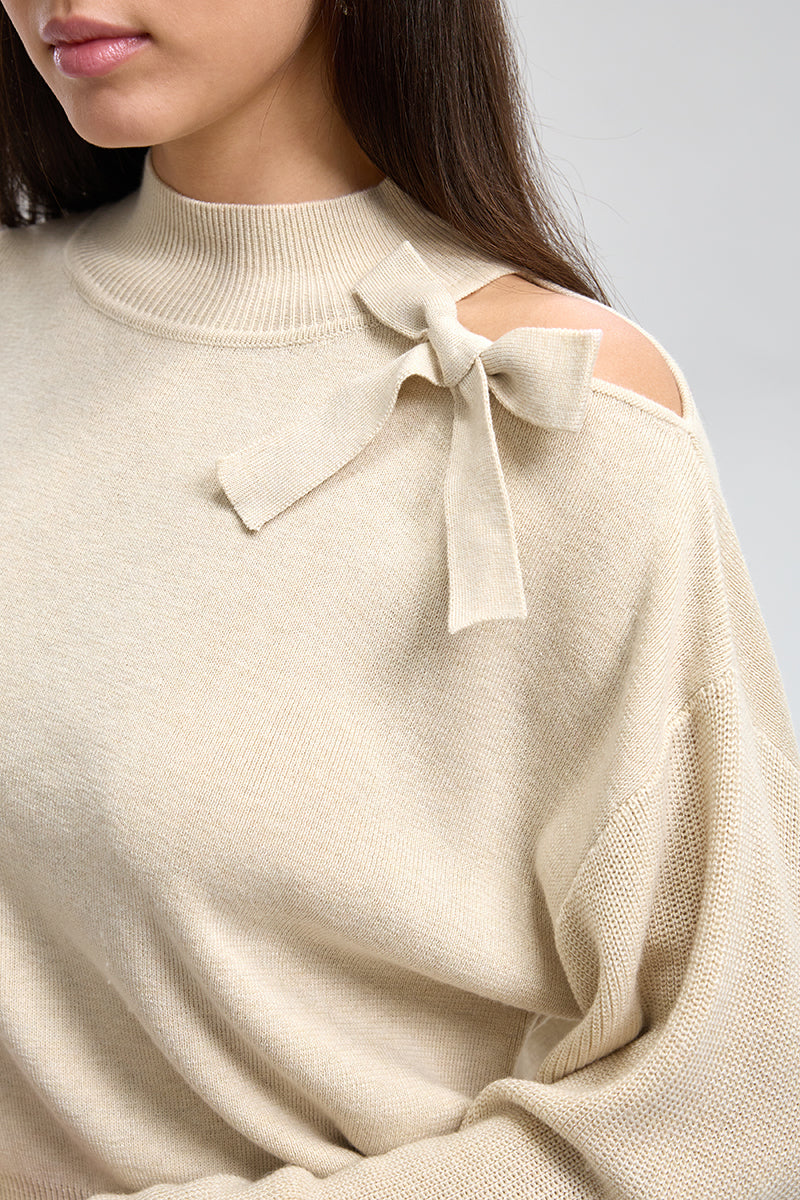 توب تريكو بكتف مكشوف وفيونكة