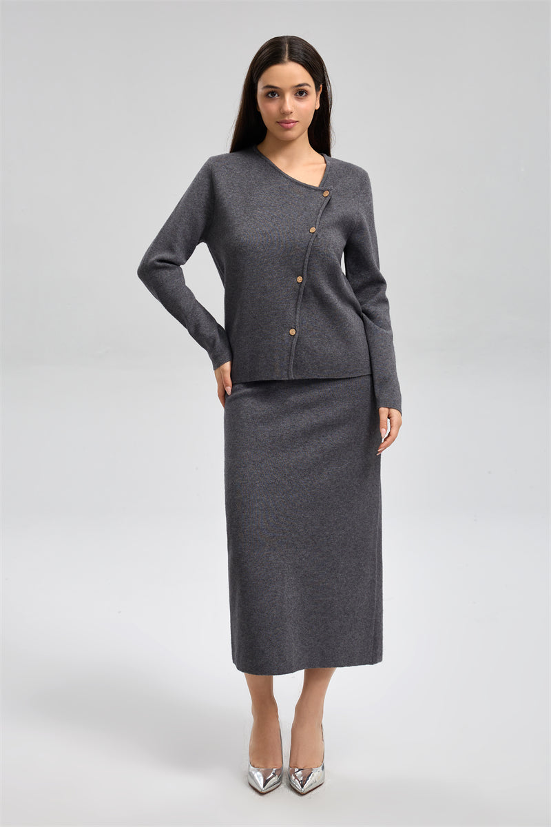 تنورة محبوكة بقصّة مستقيمة