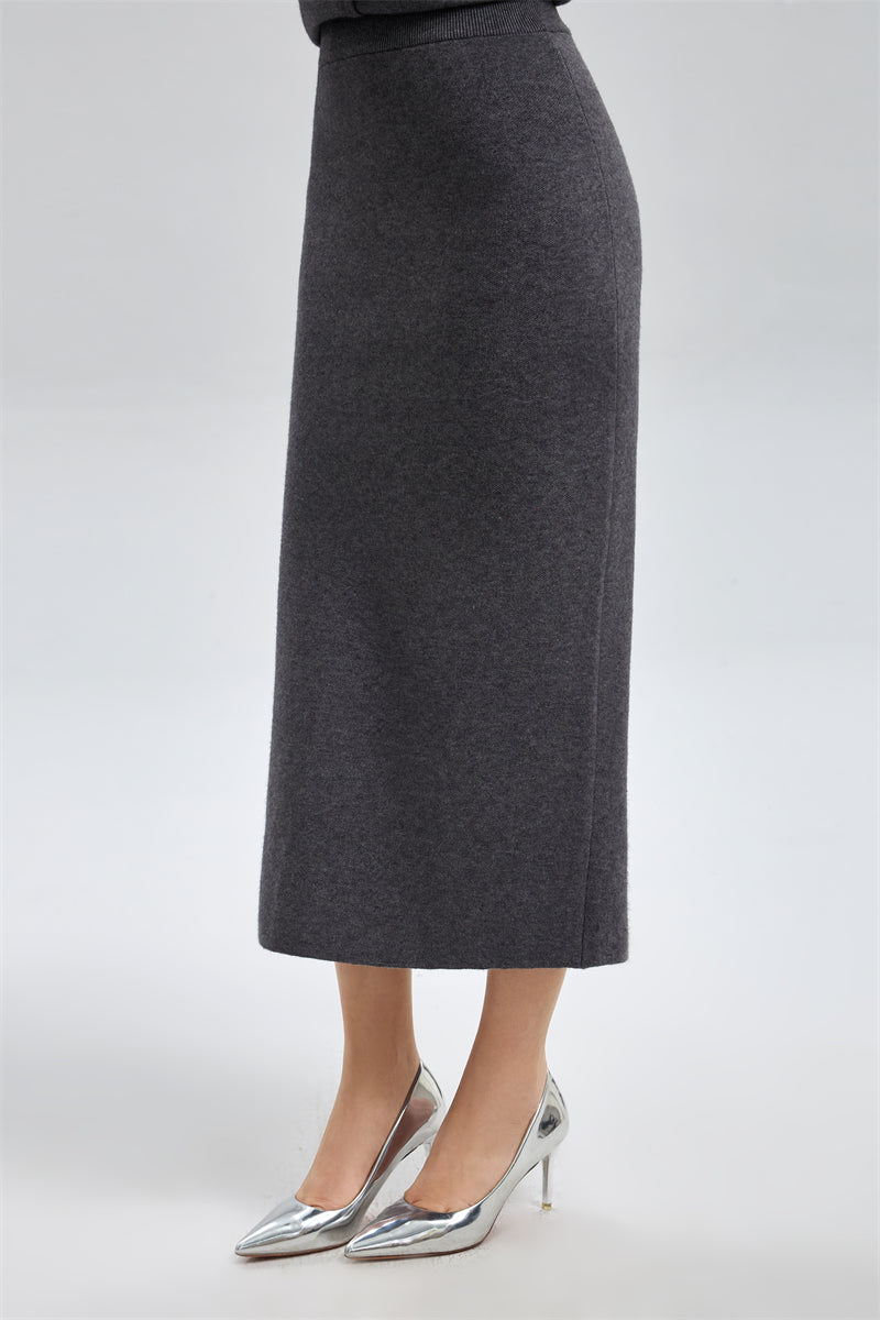 تنورة محبوكة بقصّة مستقيمة