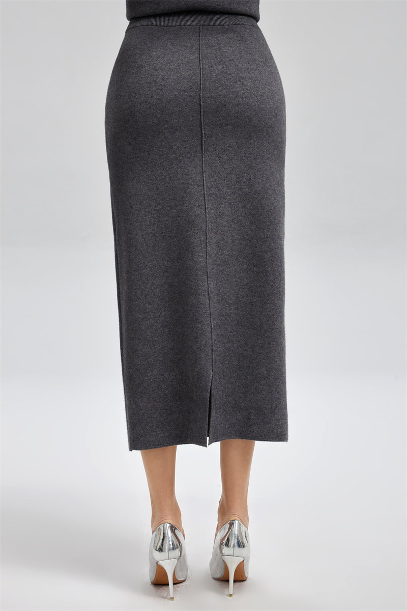 تنورة محبوكة بقصّة مستقيمة